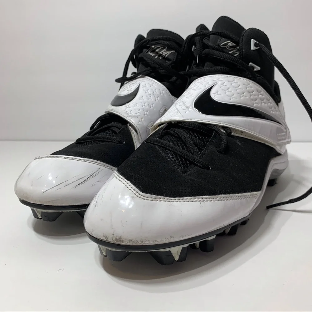 EUC Nike CJ81 Football Cleats‎ Lace-up Velcro Close